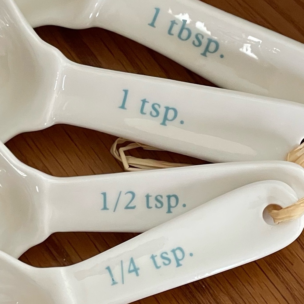 Cracker Barrel Stoneware Nesting Shell Measuring Spoons - Picture 11 of 14